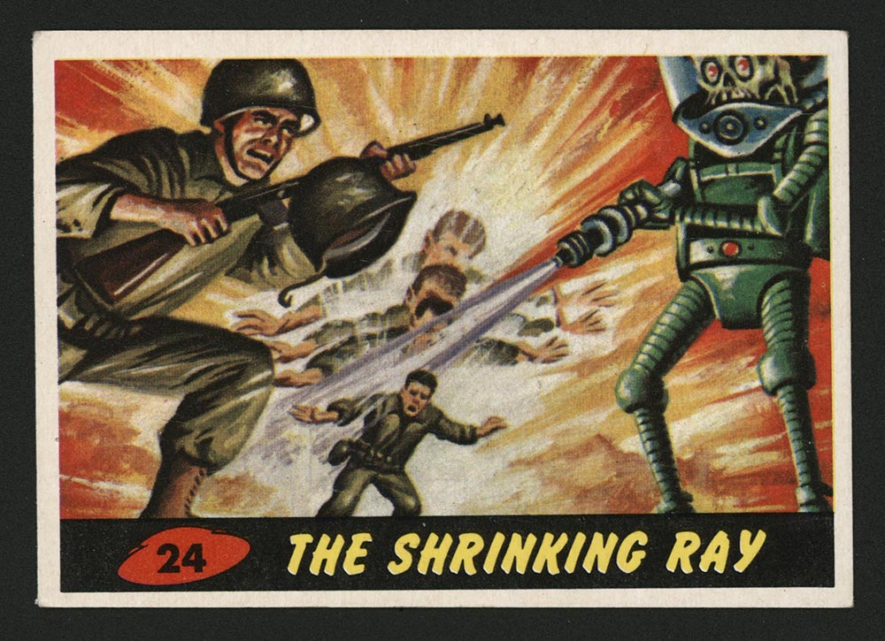 1962 Topps Mars Attacks #24 The Shrinking Ray - Front
