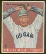1933 Goudey #7 Ted Lyons Chicago White Sox - Front